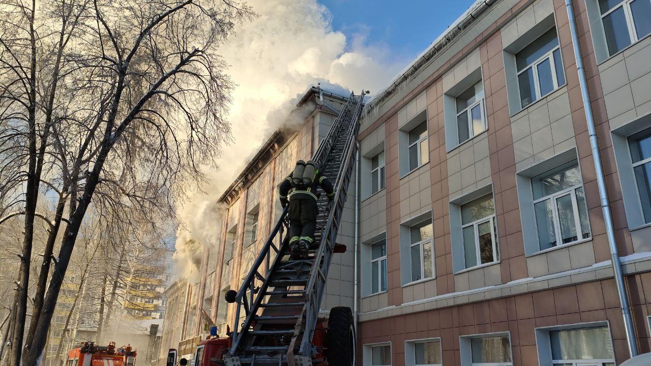 Фото Опубликованы фото пожара в Новосибирском колледже № 1 6 - Сиб.ФМ Фото Опубликованы фото пожара в Новосибирском колледже № 1 6